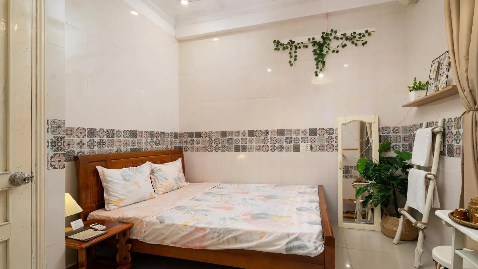 Hy Local Budget Hotel By Hoianese - 5 Mins Walk To Hoi An Ancient Town 0*,