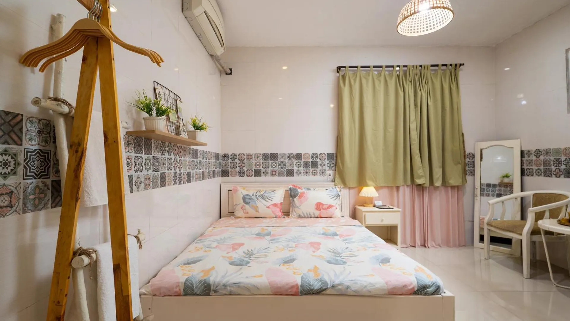 Hy Local Budget Hotel By Hoianese - 5 Mins Walk To Hoi An Ancient Town 0*,